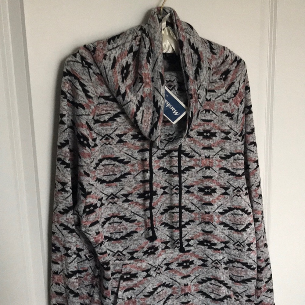 NWT Gray Aztec Print Funnel-neck Pullover Size L